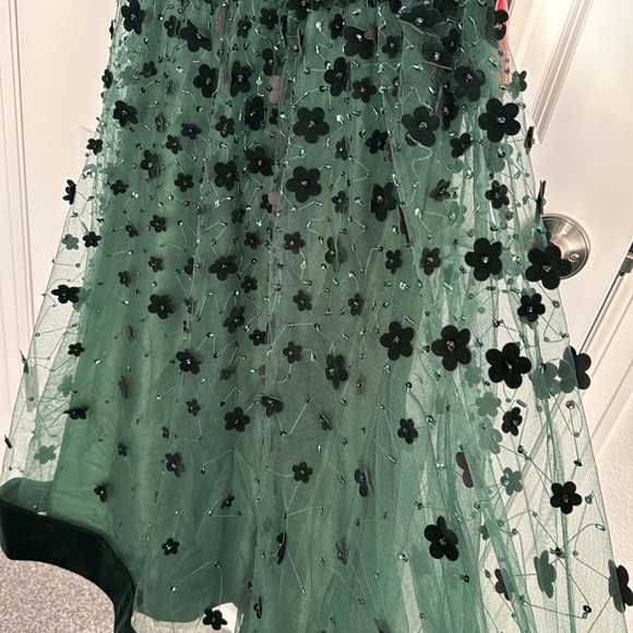 Mac Duggal | Embellished Butterfly Sleeve Velvet Hem Midi Dress | Emerald Green - Picture 8 of 15